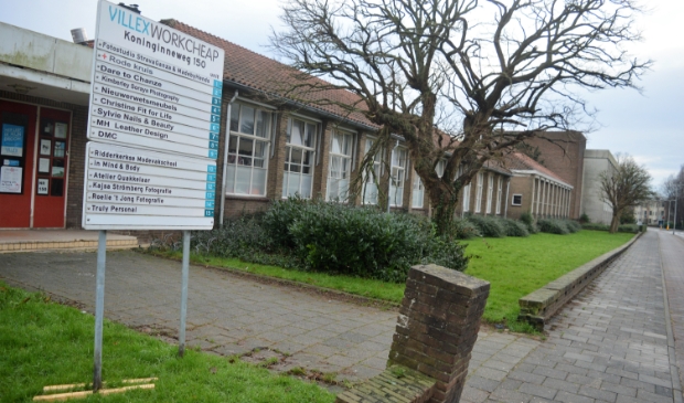 <p>Voor niet alle huidige gebruikers van het oude schoolgebouw zal er straks plek zijn</p>