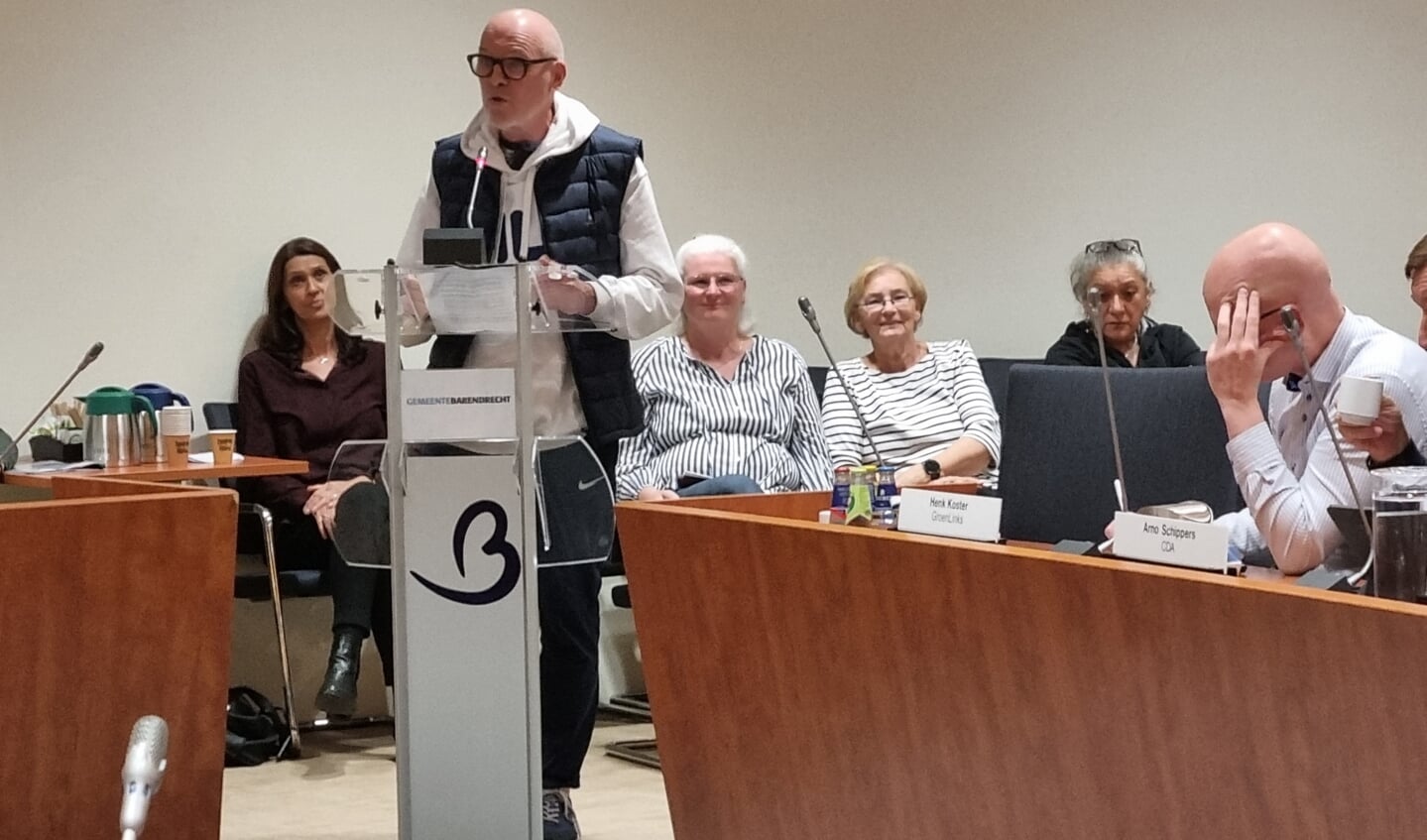 Zeven hondenbezitters spraken in bij de raadscommissie.