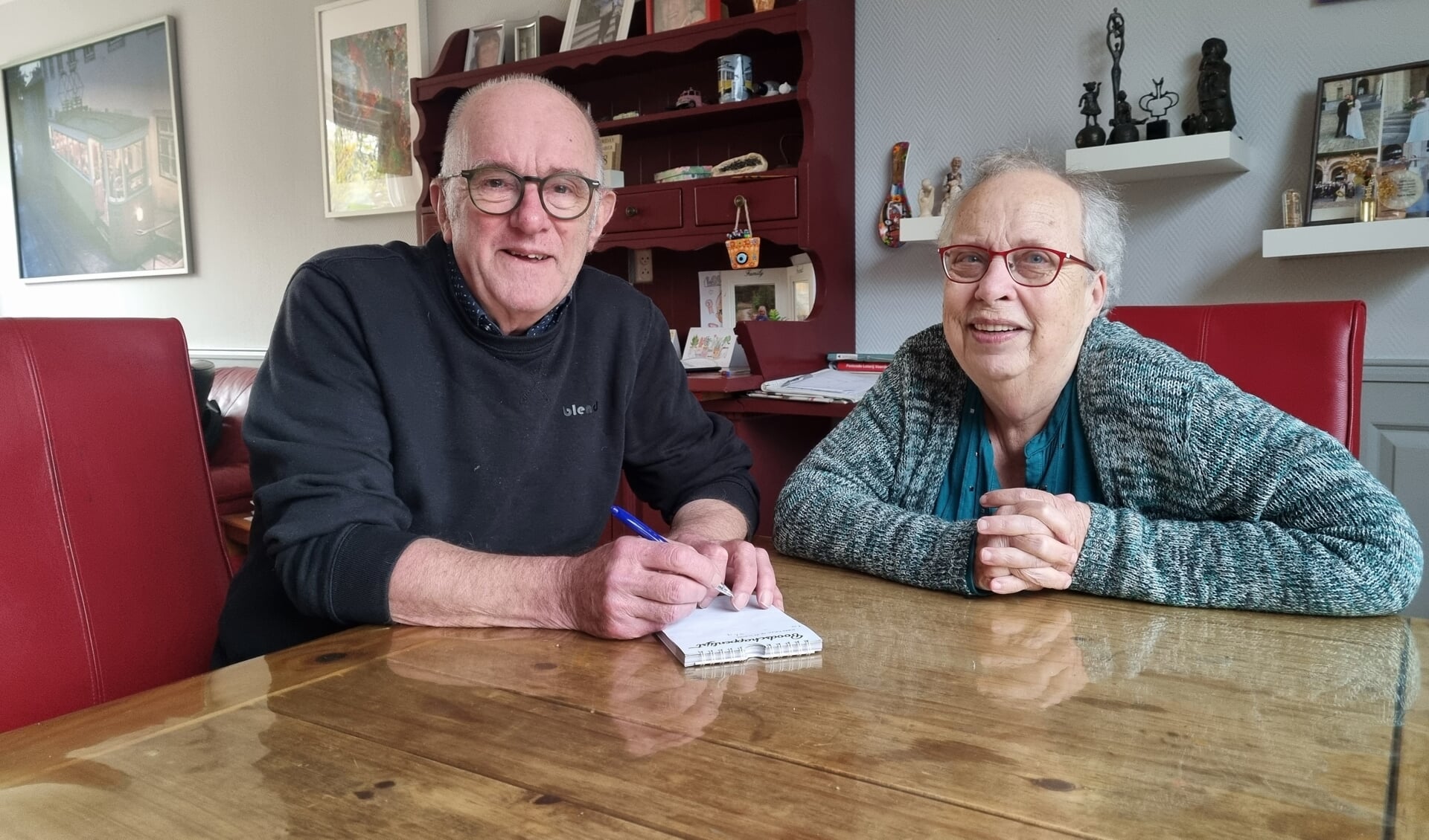 Ron en Arja Momberg: 'Voor ons is de opa en oma-rol nu meer natuurlijk'.  