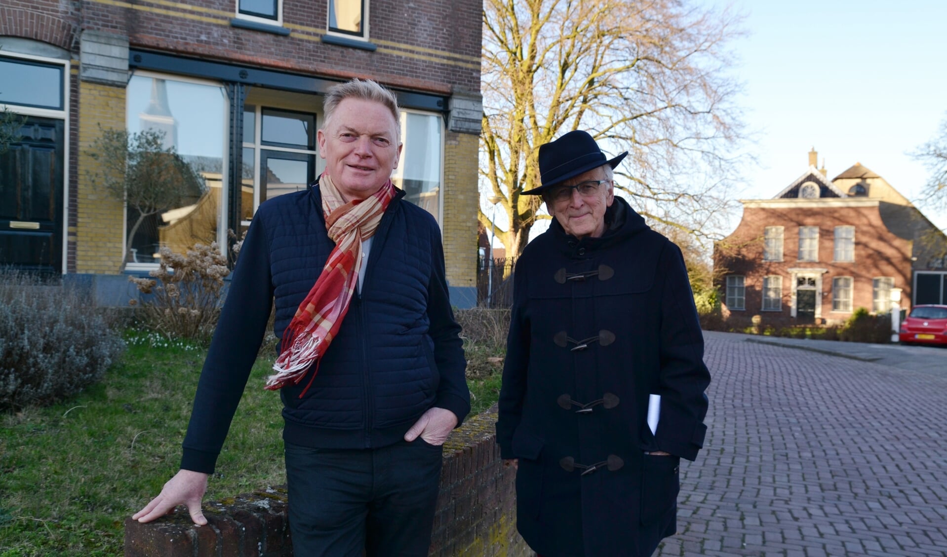 Peter Jongenotter en Dik Buitenhuis: trots op de buurt en op de vereniging.