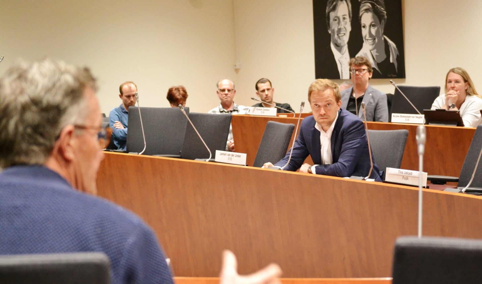 Arie Kooijman (GL) in discussie met Lennart van der Linden (EVB).