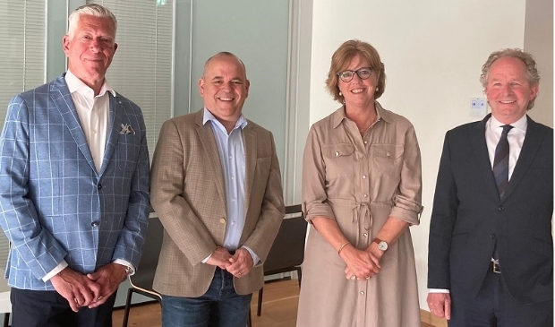 <p>De nieuwe wethouders van Albasserdam. Van links naar rechtd: Freek de Gier (VVD), Ramon Pardo Kruidenier (D66), Margreet de Deugd (CDA) en Marten Japenga (ChristenUnie). (foto: gemeente Alblasserdam) </p> 