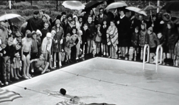 <p>Een beeld uit de film over het zwembad. </p> 