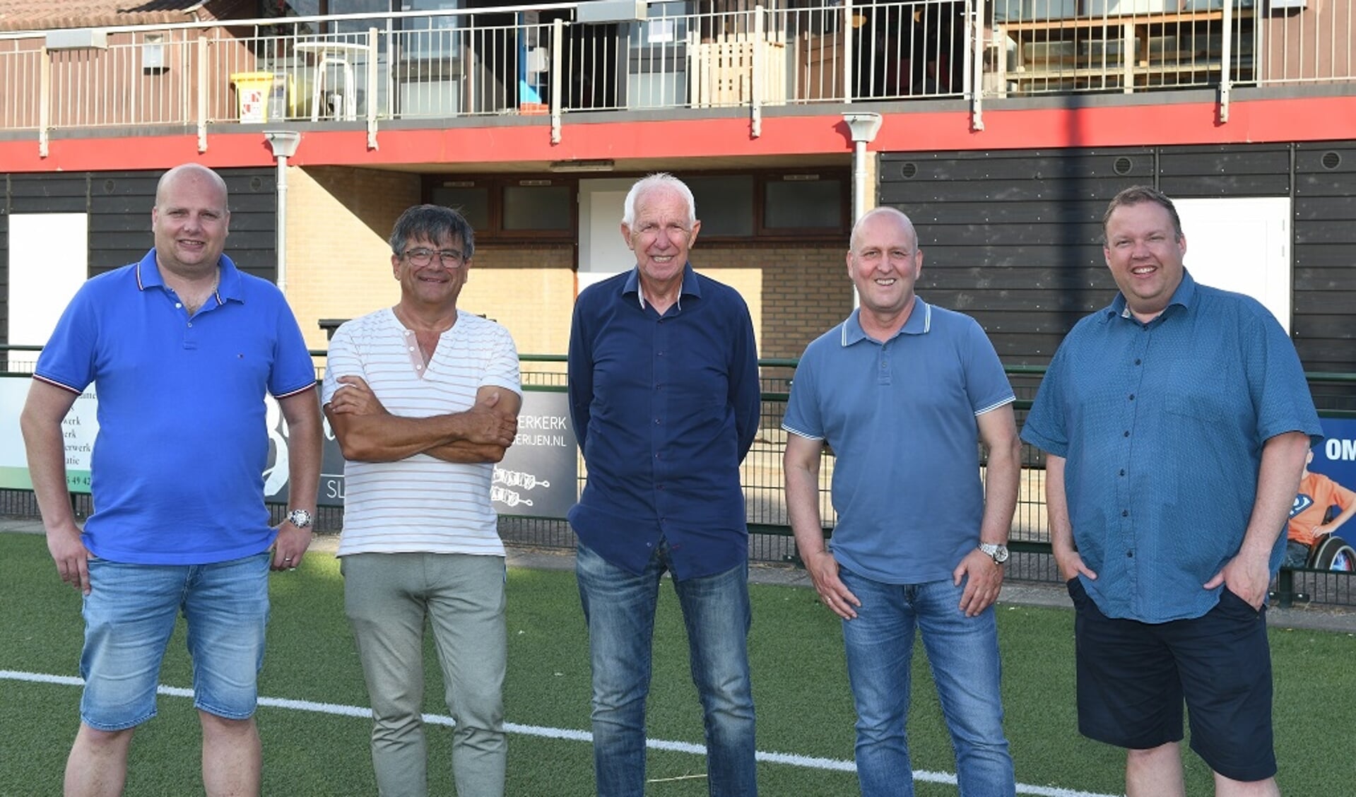 Jubileumcommissie SV Slikkerveer: v.l.n.r.: Martijn Verbaas, Rinus Hitzert, Gerard Hagendijk, Fred Vlasblom en William Rijsdijk. Op de foto ontbreekt Jan Snijder