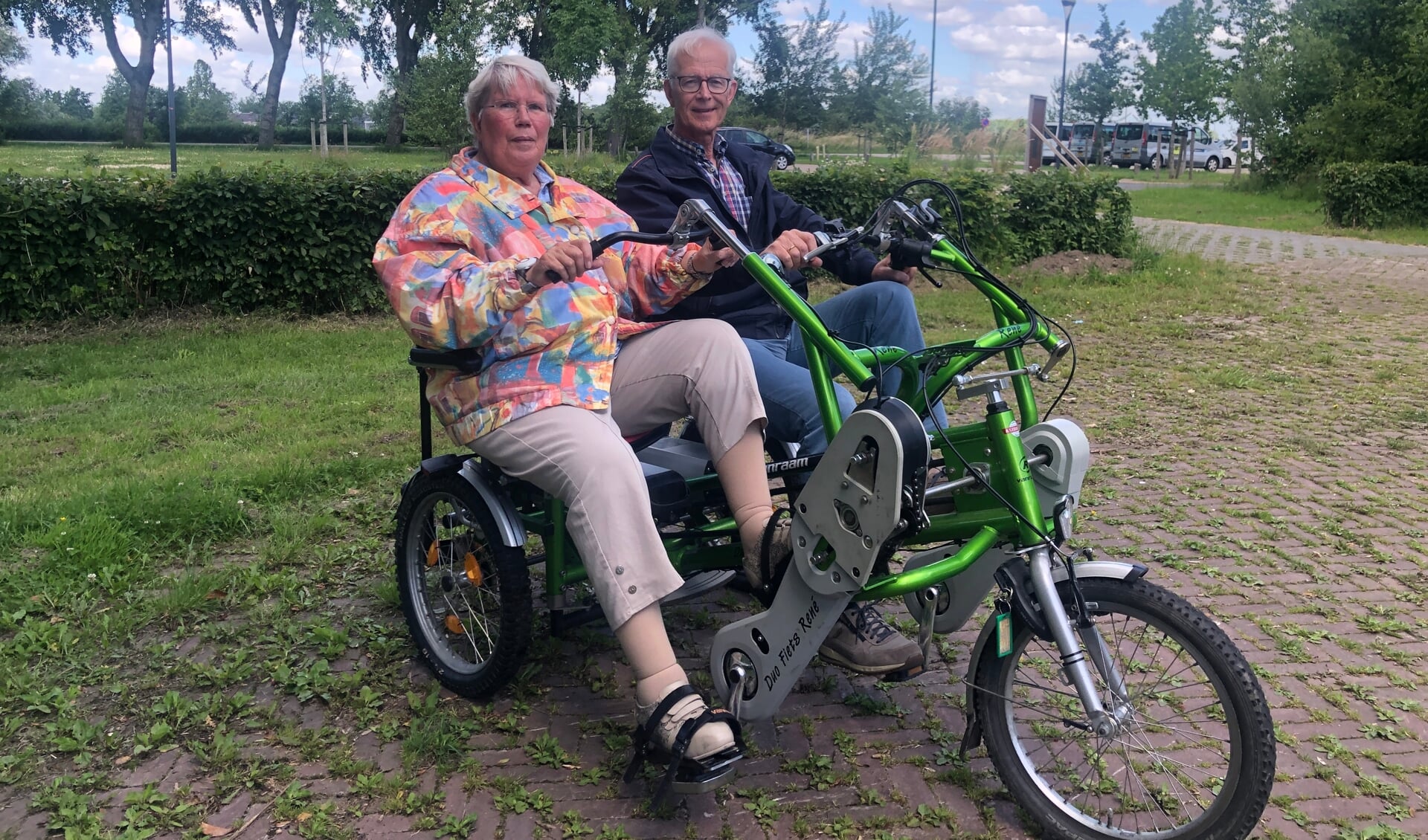 Esther Roetman en Hans Keij fietsen graag samen door de natuur.