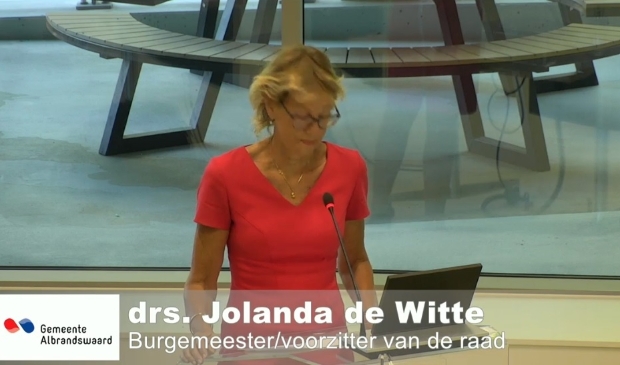 <p>De burgemeester verdedigde het voorstel.</p>