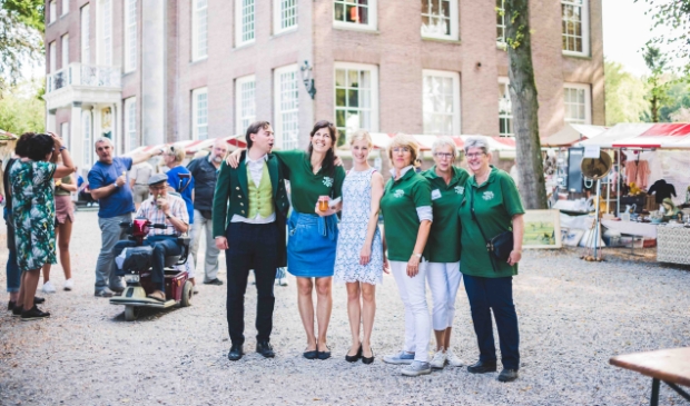 <p>Een deel van de vrijwilligers van de vorige fair</p>