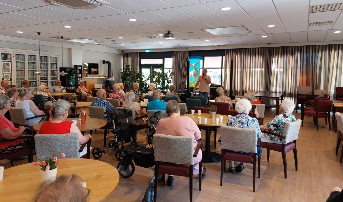 Wil Brouwer in de zaal van Reyerheem