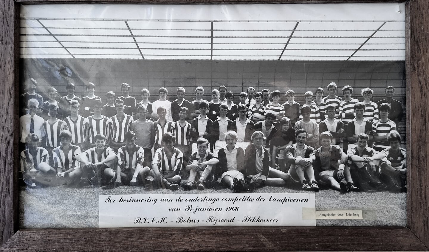 De B-junioren van Bolnes, RVVH, Rijsoord en Slikkerveer bij elkaar in 1968