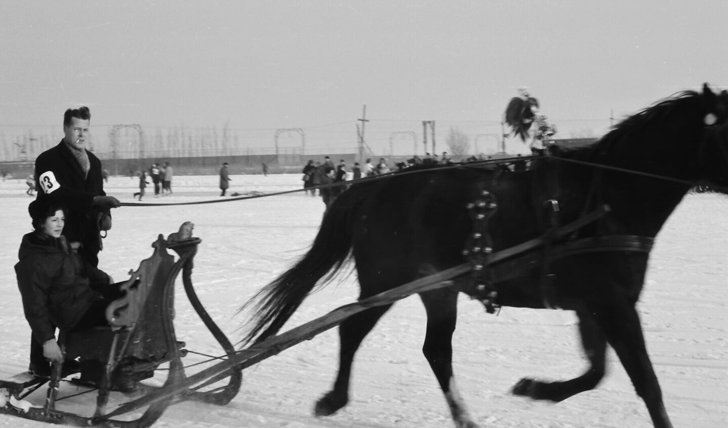 Slee op de Waal bij Heerjansdam in 1963. Soortgelijke beelden staan op de film van Bas Leenheer.