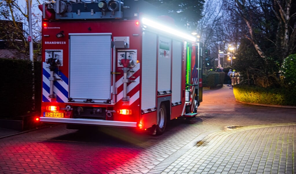 Voorbijgangers bellen brandweer na veel rook uit schoorsteen Al het nieuws uit Albrandswaard