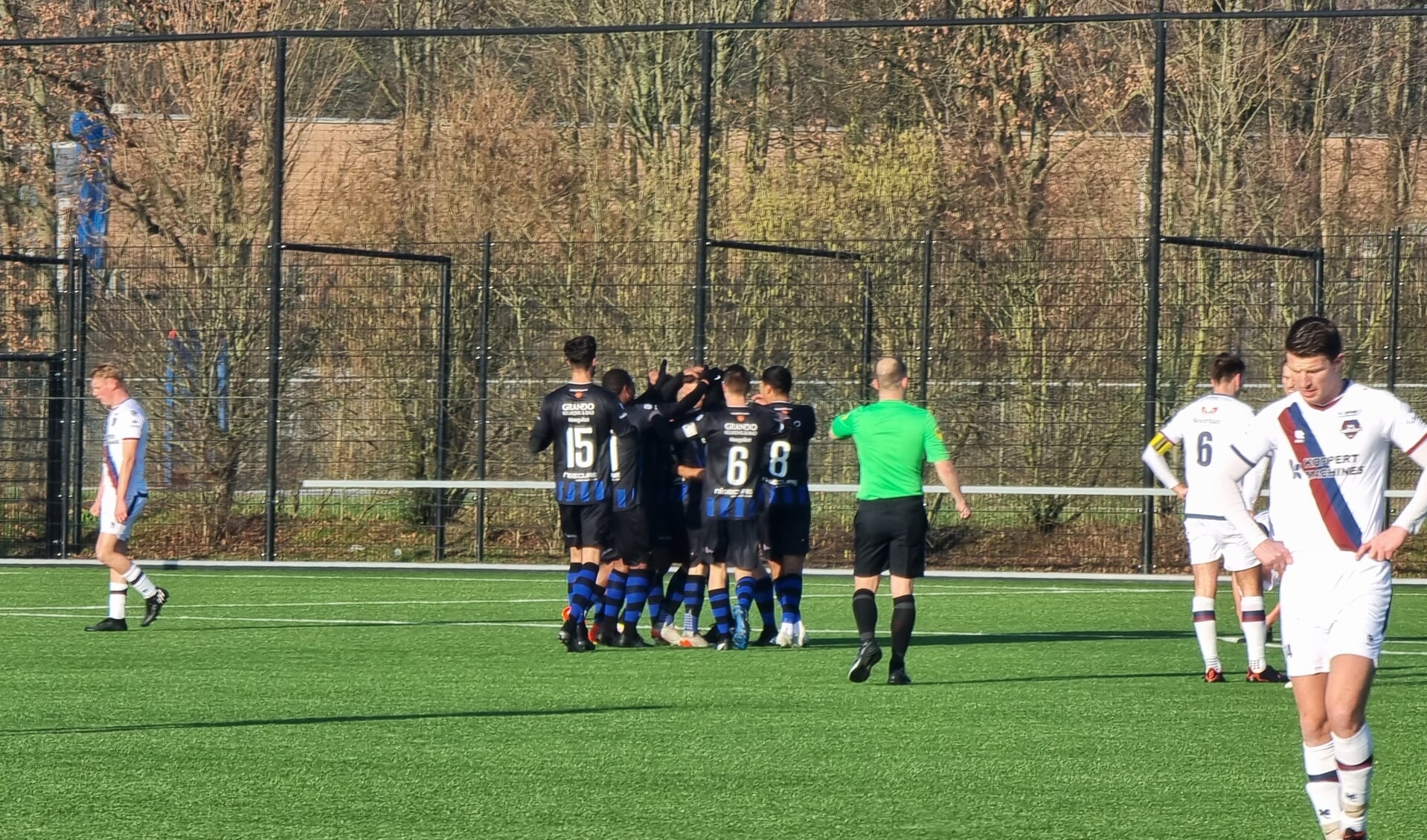 SV Poortugaal viert de 1-0 voorsprong. 