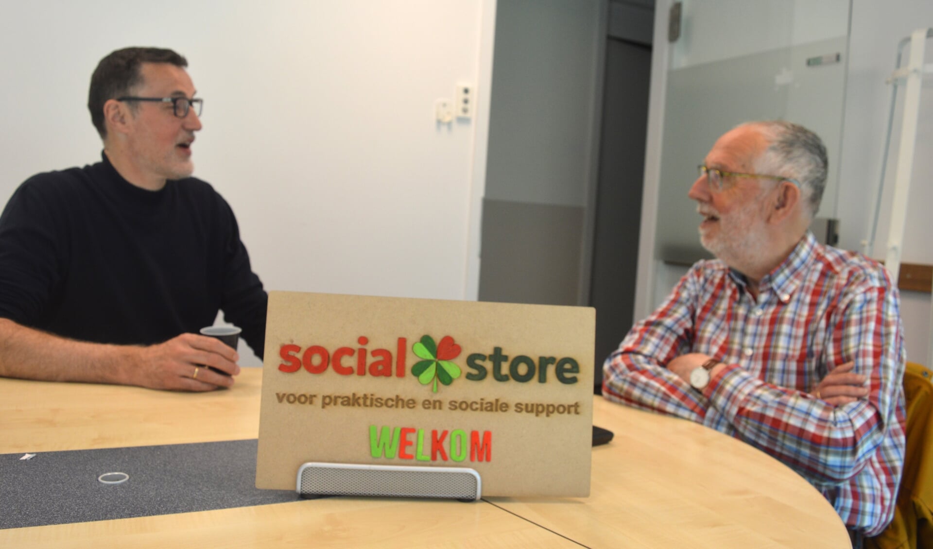 Maarten Thanis en Maarten de Keizer praten bij over de Social Store