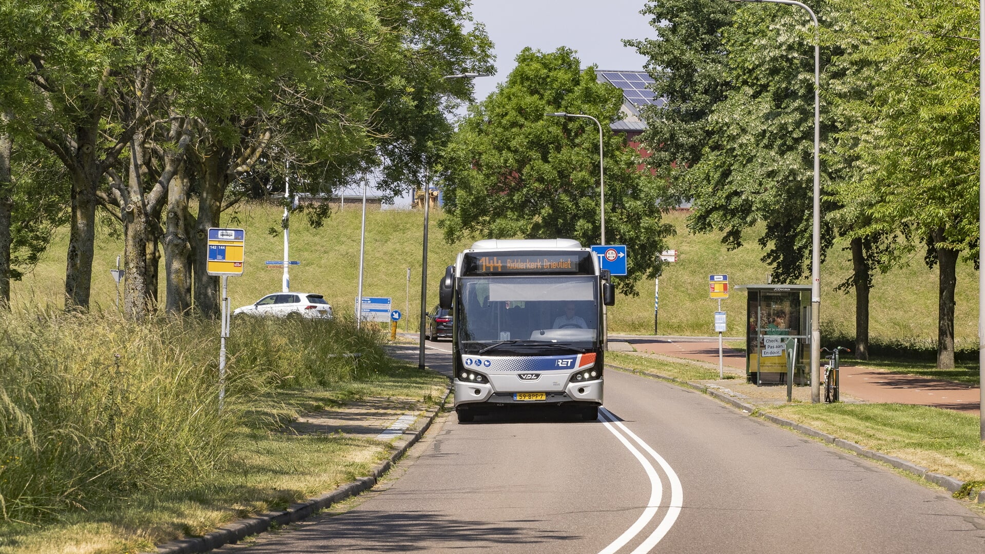 De RET haalt opnieuw bussen uit de dienstregeling
