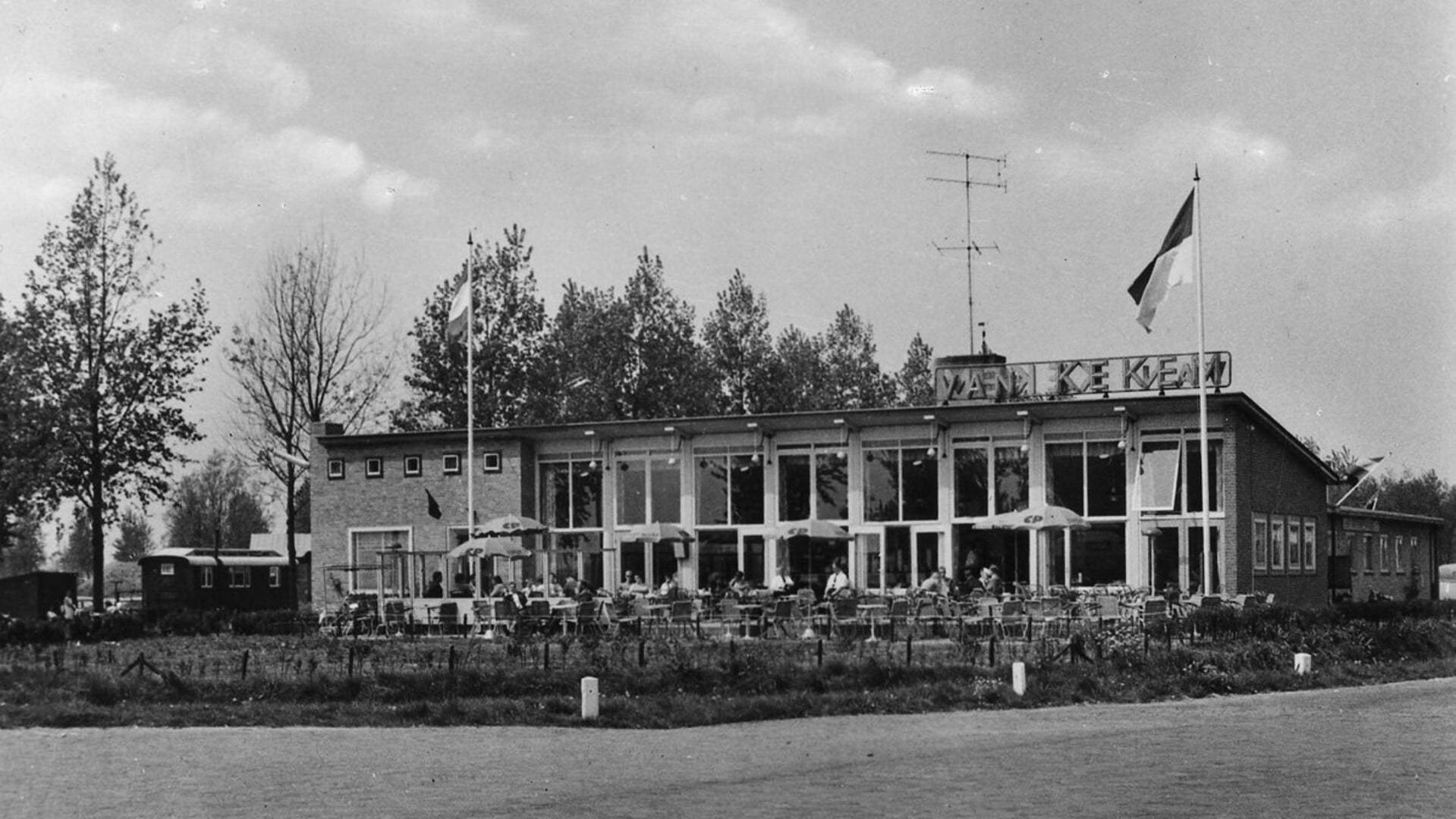Pleisterplaats Van Kekem bij de opening in 1958