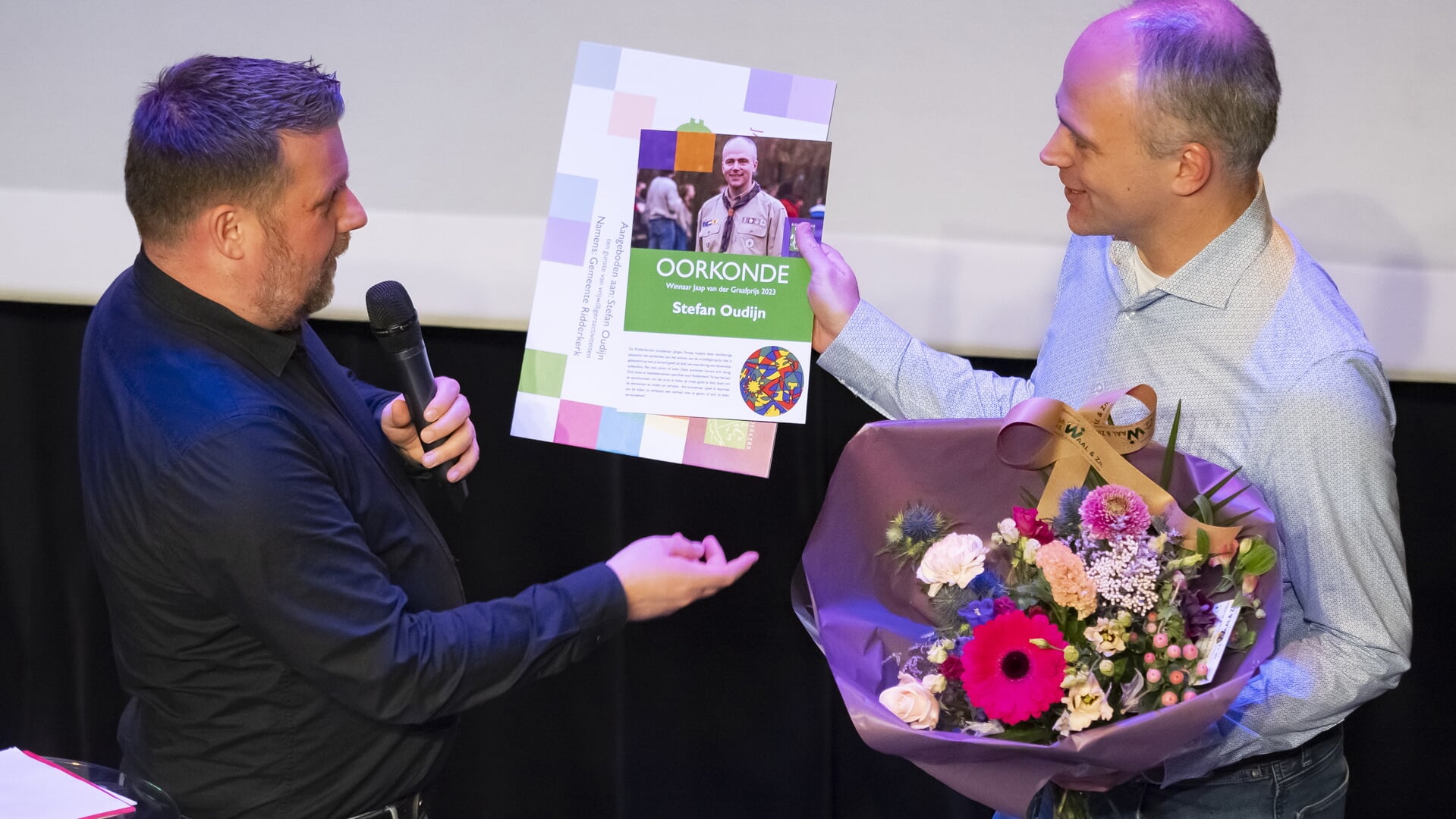 Stefan Oudijn ontving begin dit jaar de vrijwilligersprijs uit handen van wethouder Henk van Os