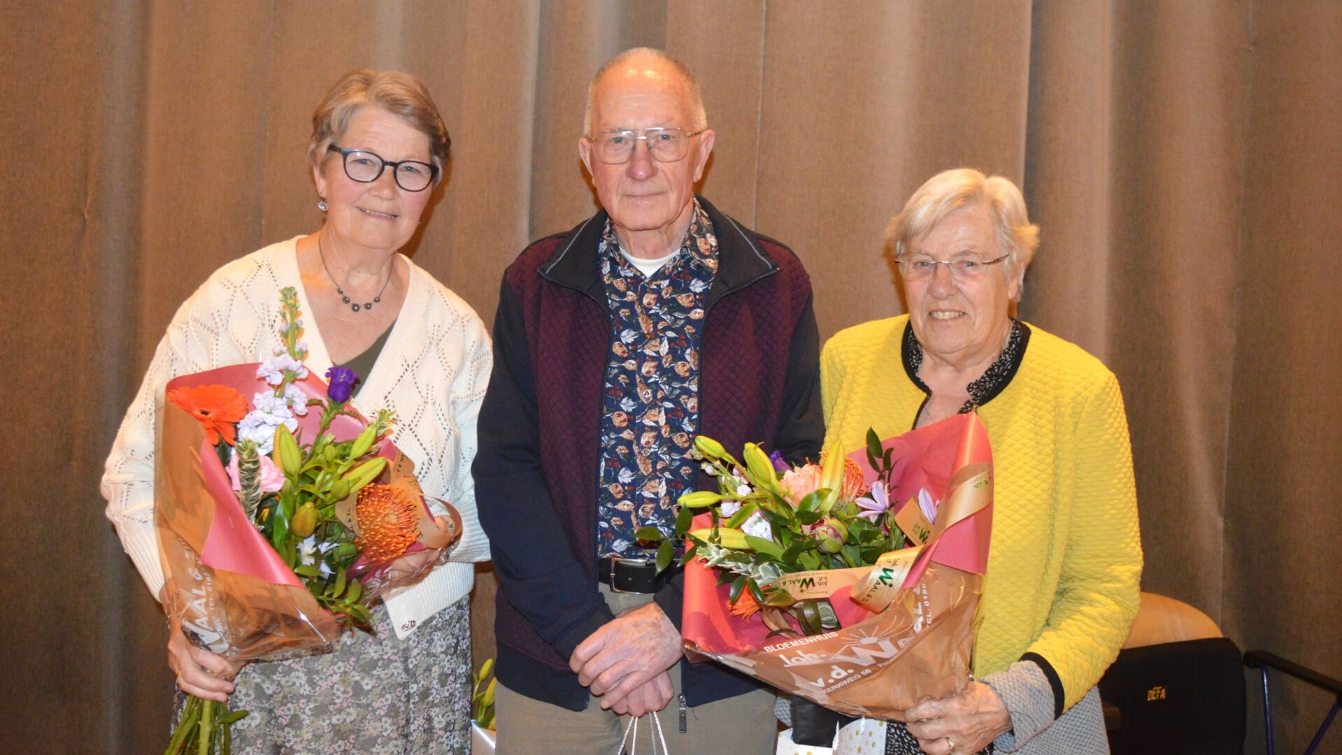 Josca Oevermans, Arie de Waard en Mien de Waard-Dekker in de bloemen