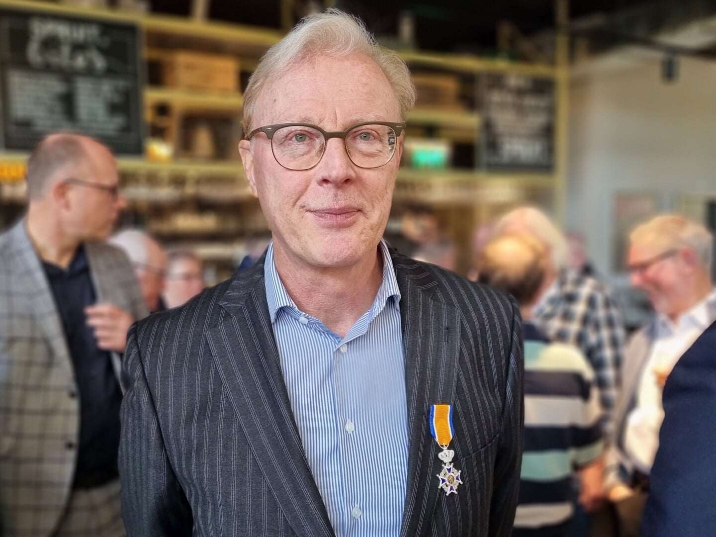 John van Neuren: Lid in de Orde van Oranje-Nassau.