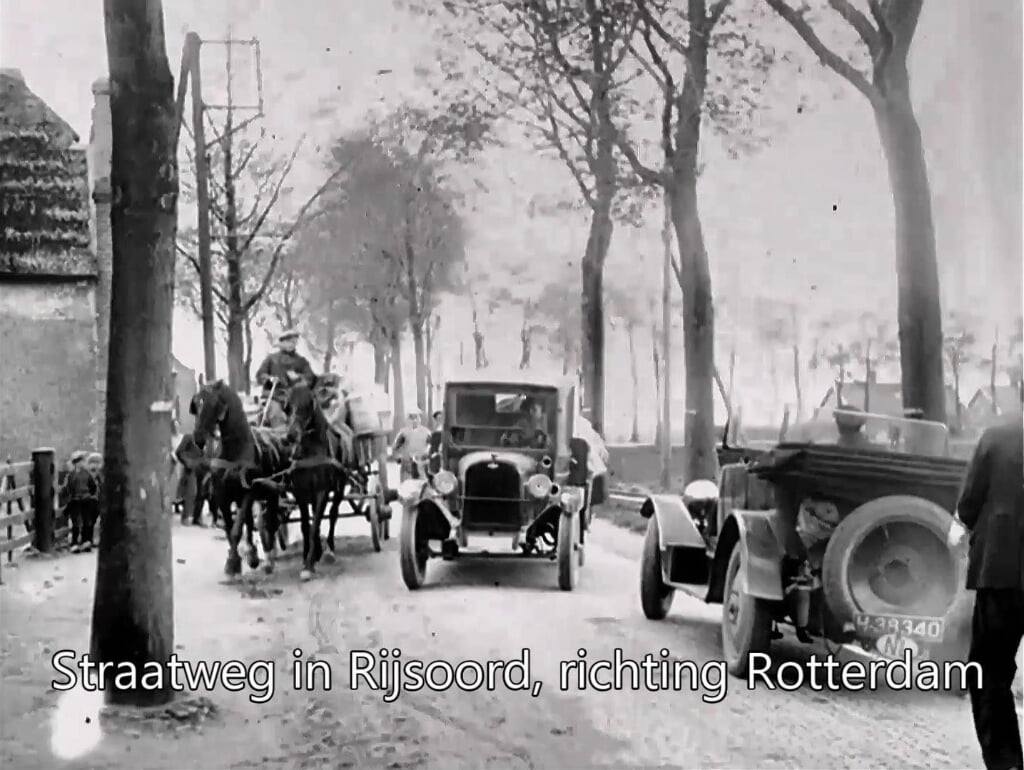 De Rijksstraatweg in Rijsoord anno 1926. 