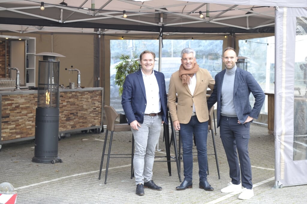 Aad Kleine, Arnold Sulkers en Maarten Smit bij de viering van de opening van "De Ridderhoek"