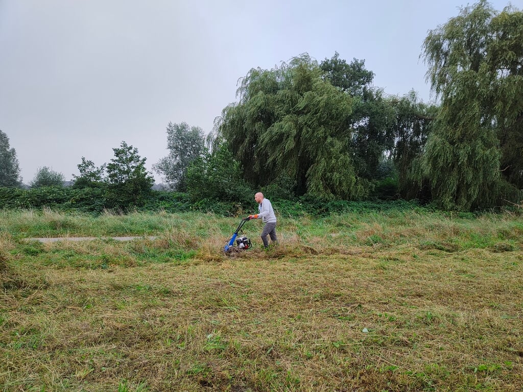 Wie komt helpen maaien in het Waalbos?