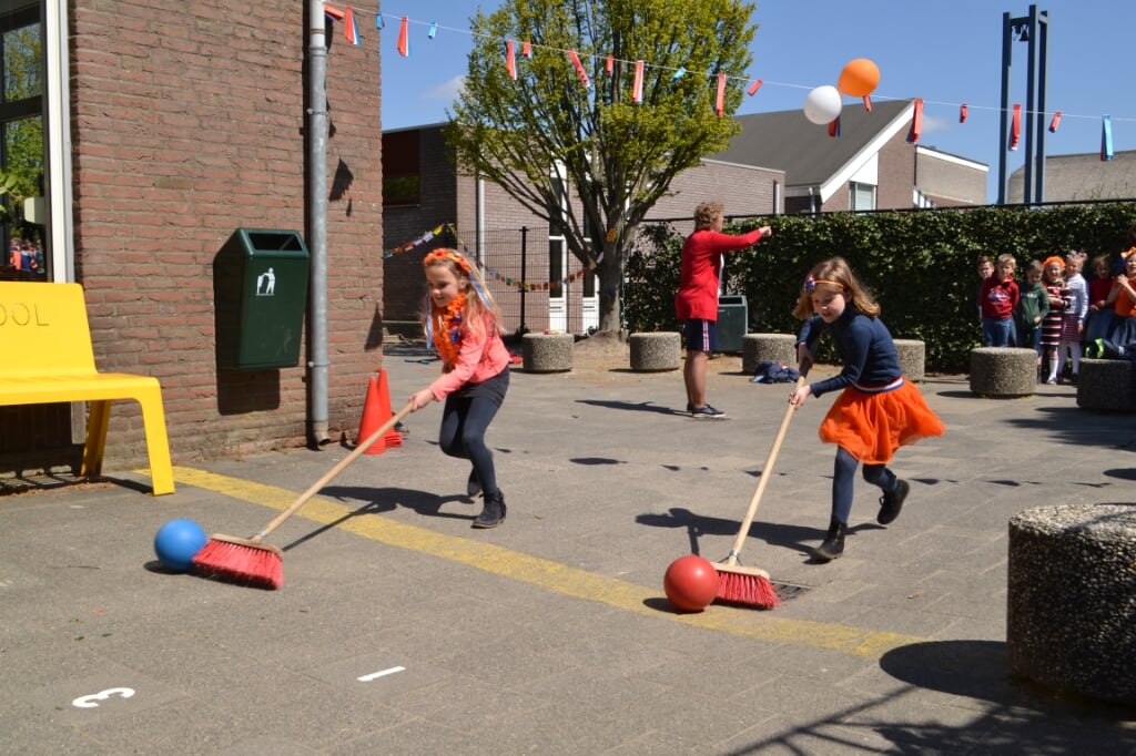De Rehobothschool vierde Koningsdag met spelletjes op 26 april.