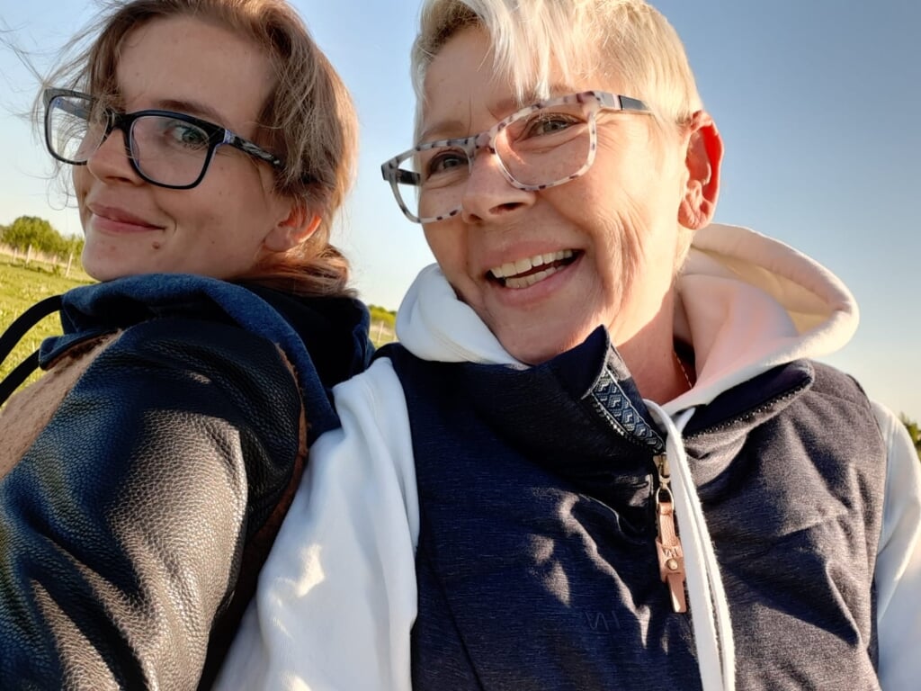 Suzanne Nuijens en haar moeder Petra Nuijens-Barendregt. 