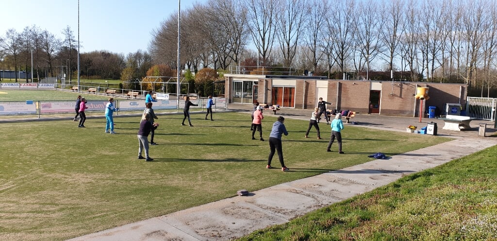 Een training van Aad van Loon Sport op het veld van Vitesse. 