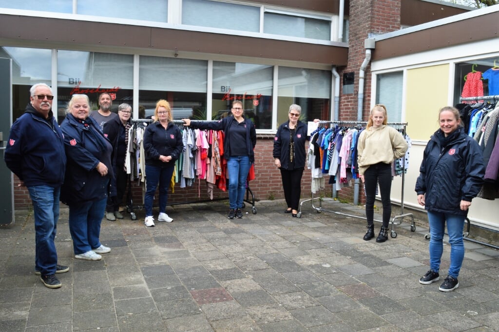 De vrijwilligers van de kledingverkoop van het Leger des Heils in Ridderkerk