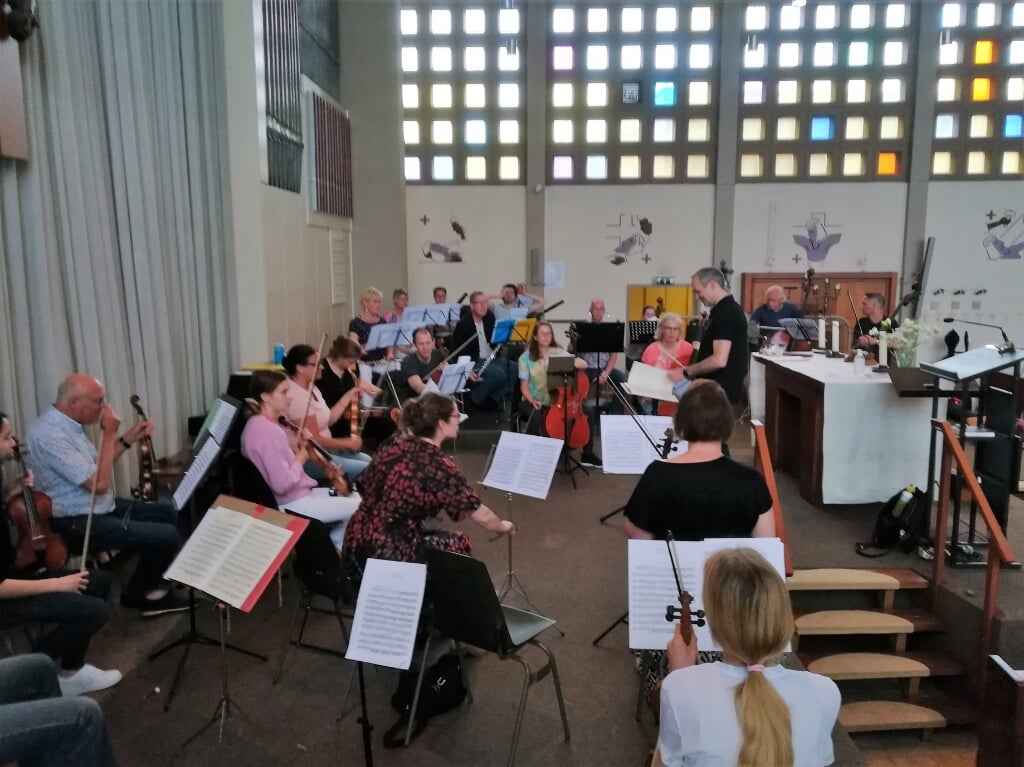 Ridderkerks Symfonieorkest week voor de repetitie uit naar de Sint Joriskerk