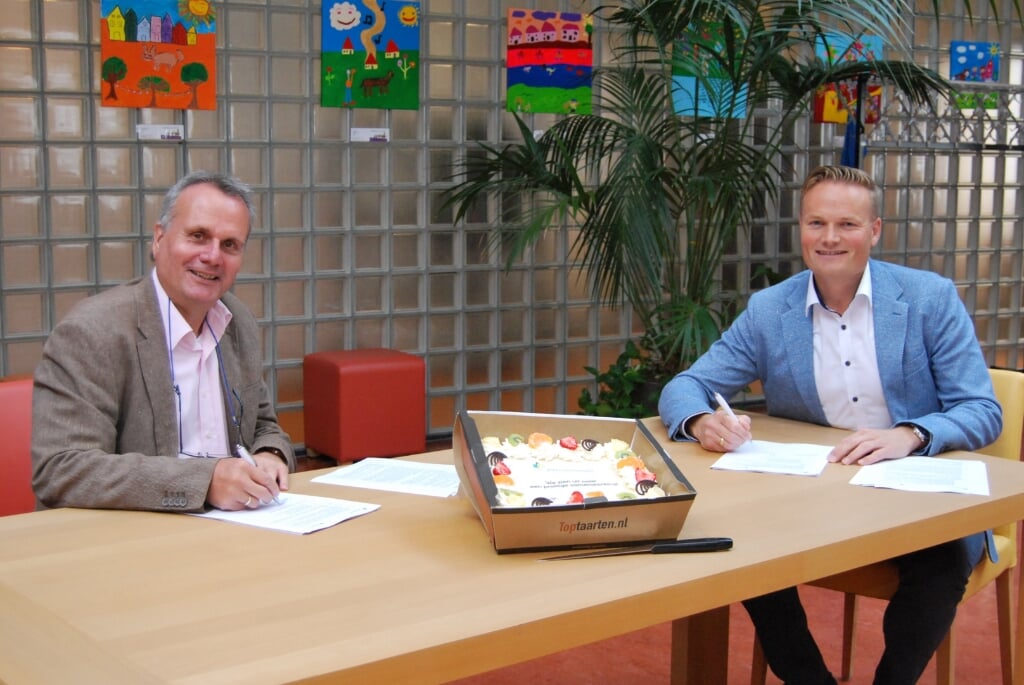 Peter Manders en Michel Ouwens tekenden een samenwerkingsovereenkomst.