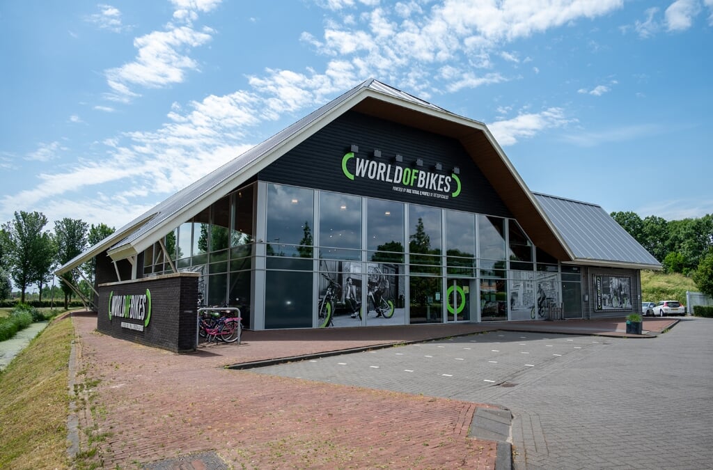De winkel van World of Bikes langs de rondweg van Barendrecht, is een echte eyecatcher.