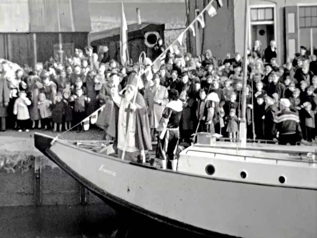 Joop Stolk filmde de intocht van Sinterklaas in 1955.