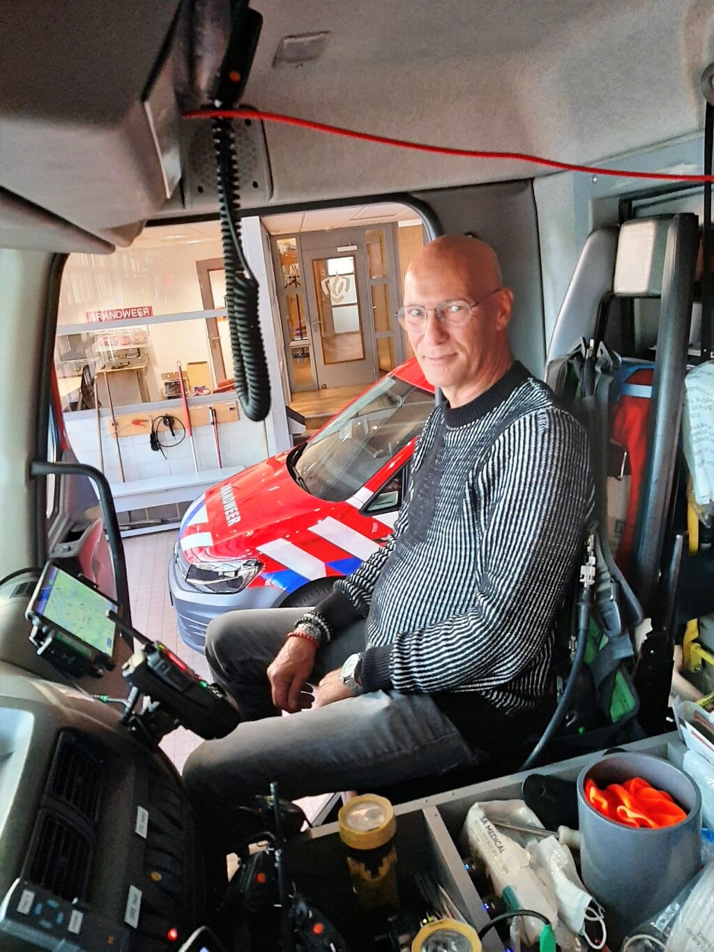 Cees Hofman voor het laatst op de brandweerwagen