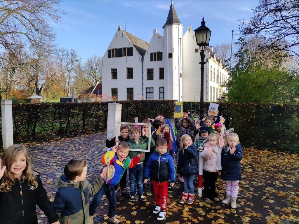 De kleuters van OBS De Overkant brachten een bezoek aan het kasteel.