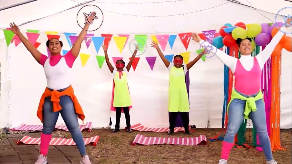 Een vrolijk dansje in "Kinderdienst" van TV Ridderkerk