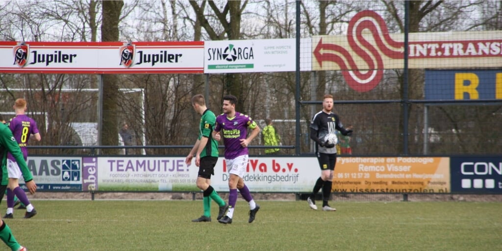 Heerjansdam speelde tegen Heinenoord.