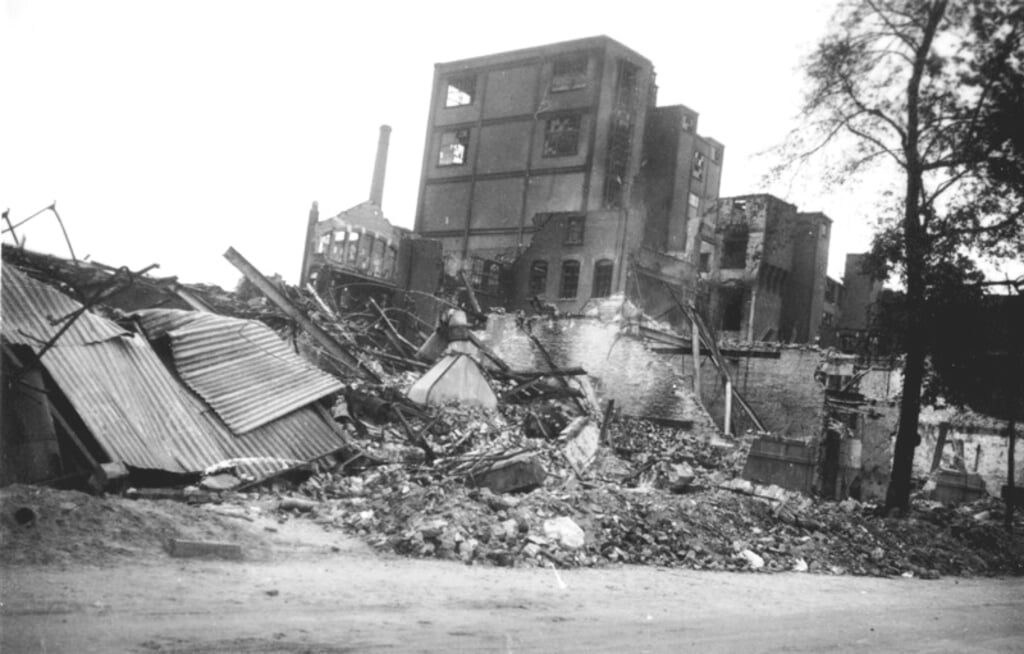 De beschadigde fabriek van Jamin. 