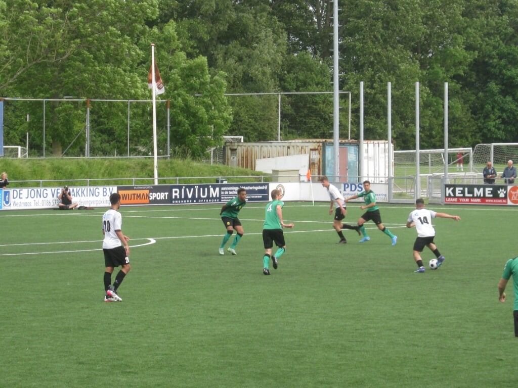 Heerjansdam speelde thuis tegen Nieuwenhoorn.