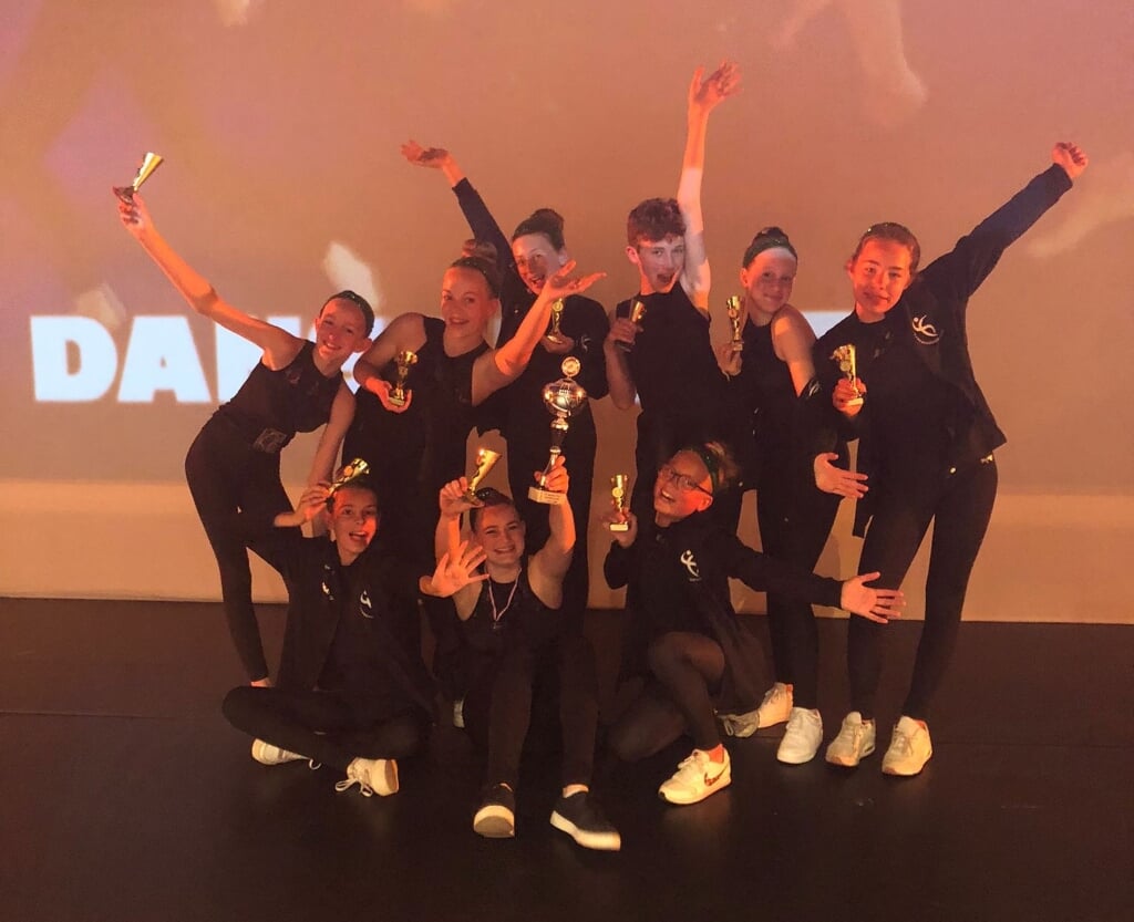 De meiden van Dance Barendrecht werden bondskampioen.