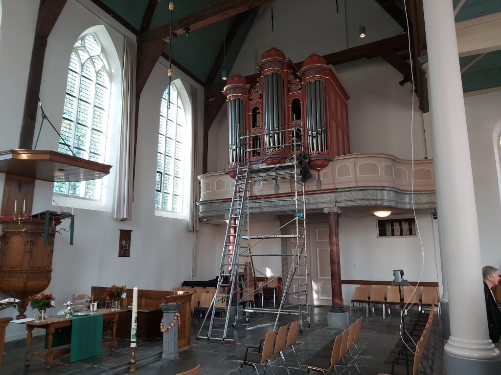 Het orgel staat in de steigers.