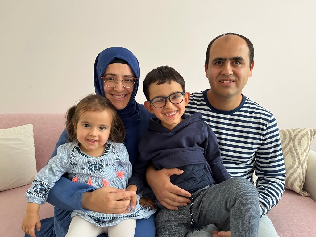 Het gezin bestaat uit Eyüp, Tugba, Metin Enes en Elif Berra.