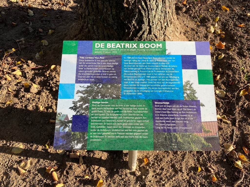 Het bordje bij de Beatrixboom in Bolnes