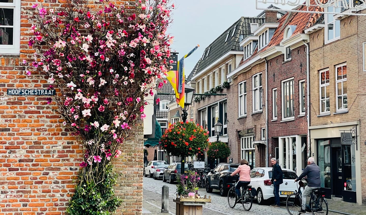 De buitengevel van bloemenzaak Flory-Flowers.