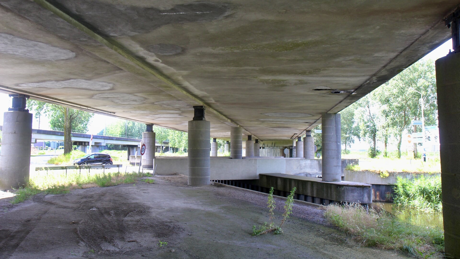 Het viaduct van de A44 wordt de komende jaren vervangen.