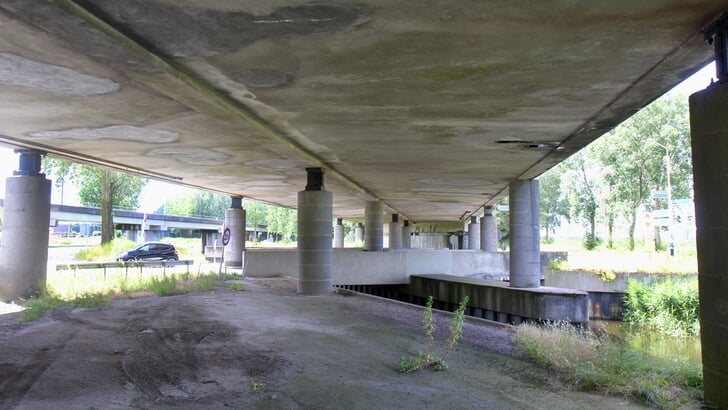 Het viaduct van de A44 wordt de komende jaren vervangen.