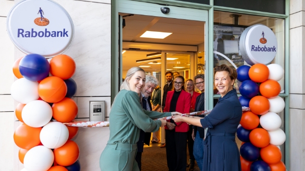 Feestelijke opening van verbouwde vestiging van Rabobank in centrum Amstelveen