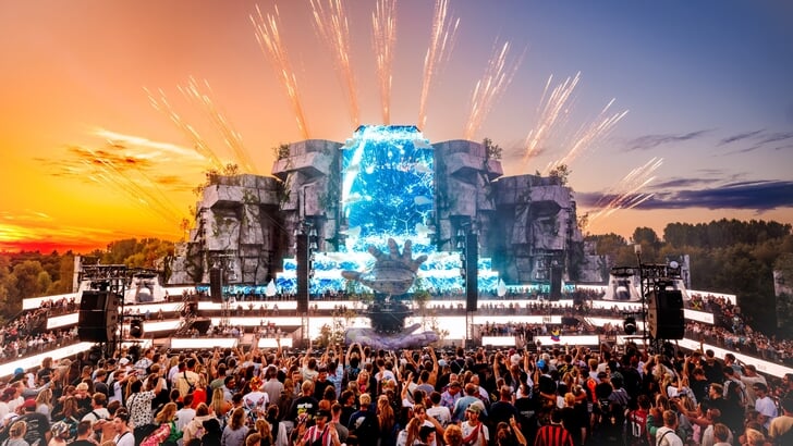 De nieuwe plek voor de mainstage viel bij de bezoekers in de smaak.