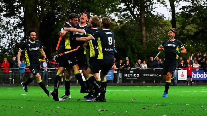 Een beeld van een play-off wedstrijd einde vorig seizoen. Prestaties en gezelligheid gaan hand in hand bij De Reigers.