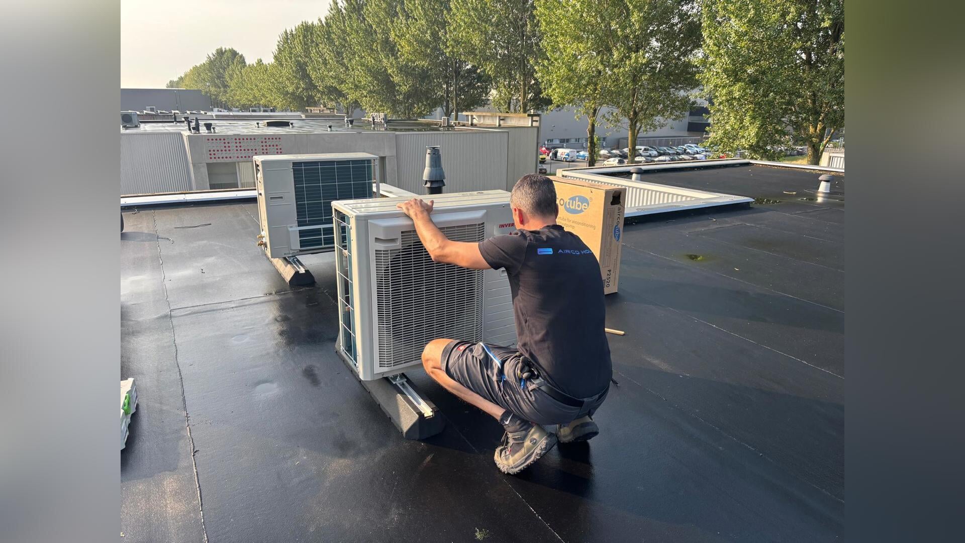 Airco's plaatsen op het dak van Prakkie.